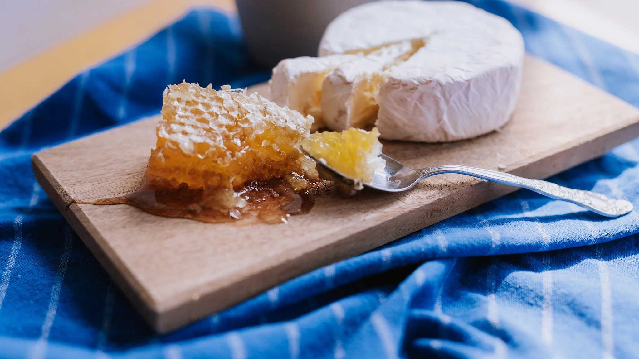 Hungarian Acacia Honeycomb - Image 4